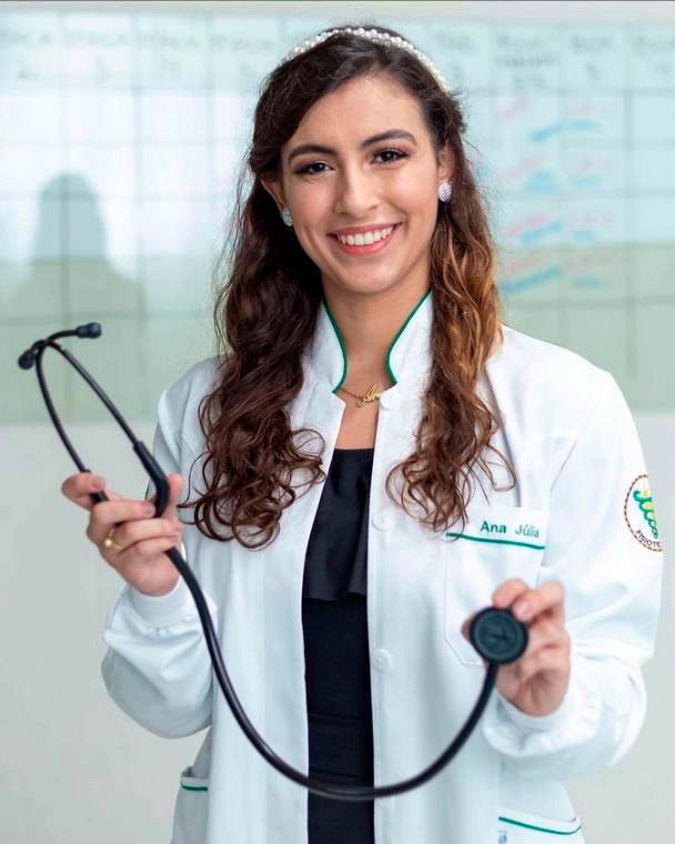 Ana Júlia Oliveira - Fisioterapeuta UENP